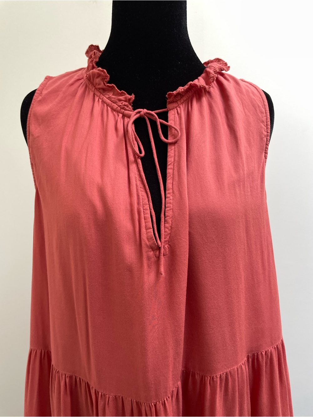 Wilfred by Aritzia 100% Modal Tiered Sleeveless Dress Deep Coral Pink Size Small - Picture 2 of 9
